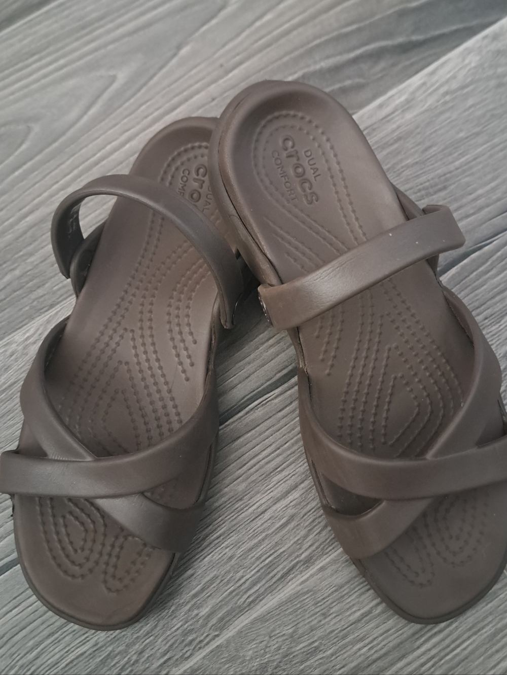 CROCS MELEEN Dual comfort sandals shoes dark brown lightweight beach ladies 7